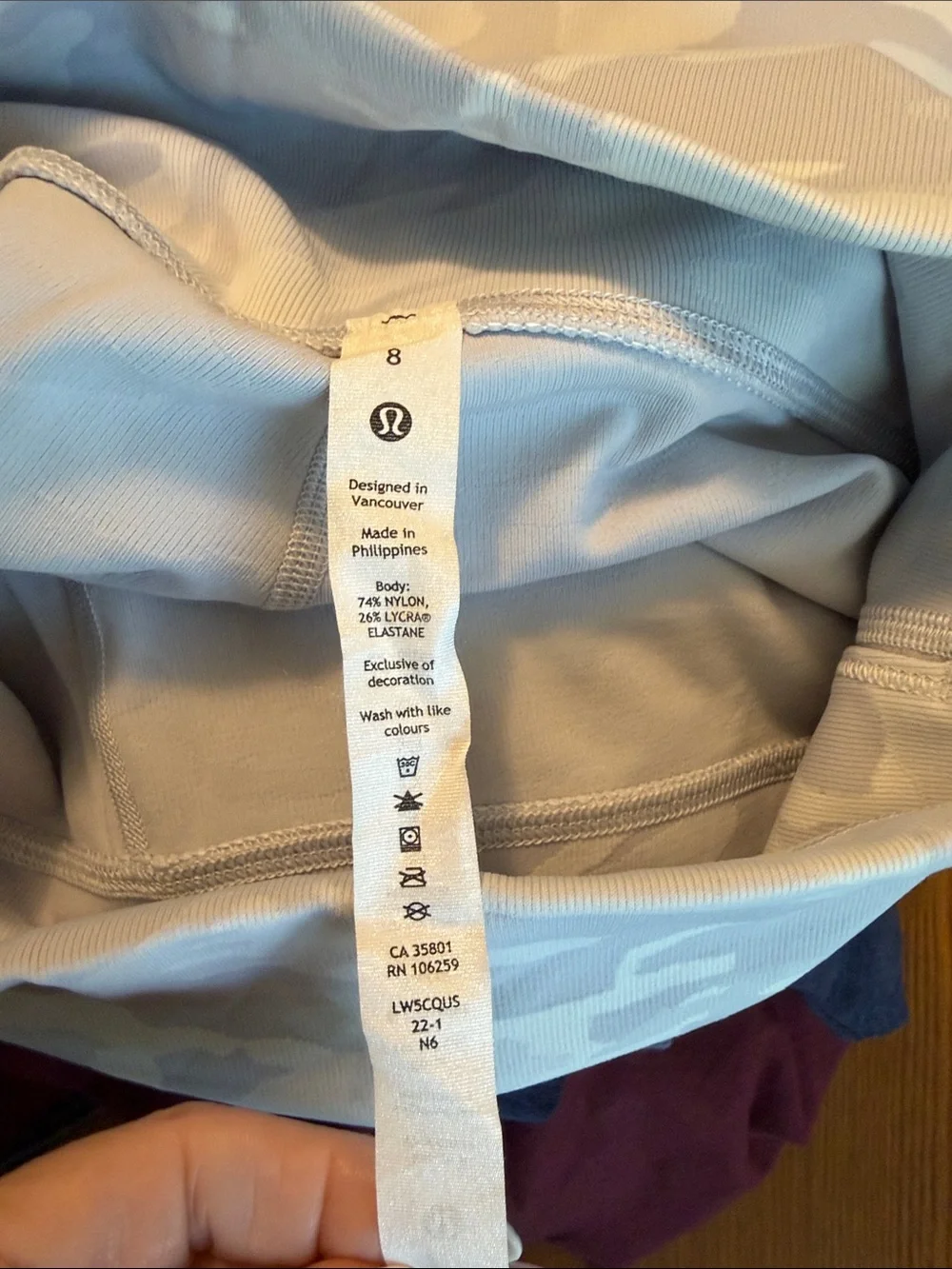 Lululemon Women’s Light Gray & White Camo Leggings Like New Condition Size 8